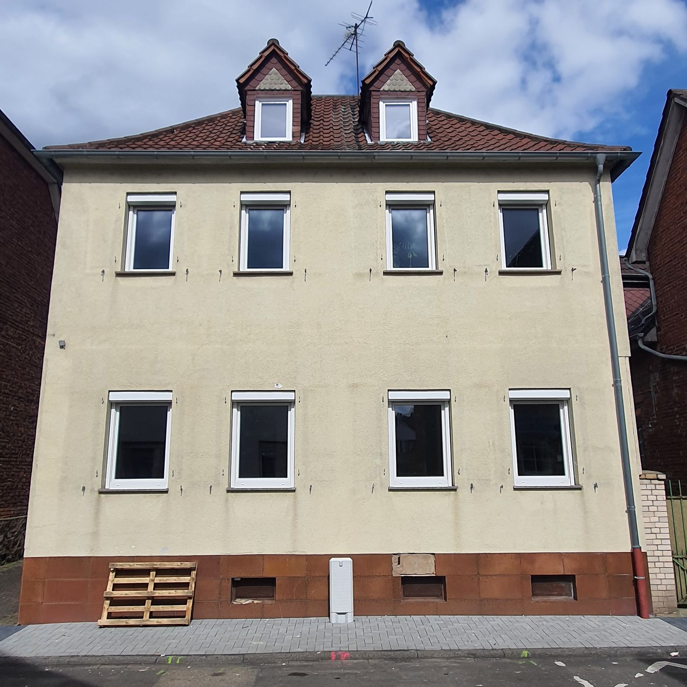 Kunststoff Fenster, PVC Fenster, Vorbaurollläden, Fenster austauschen, Fenster Modernisieren, Funk Rollläden in Hanau und umgebung