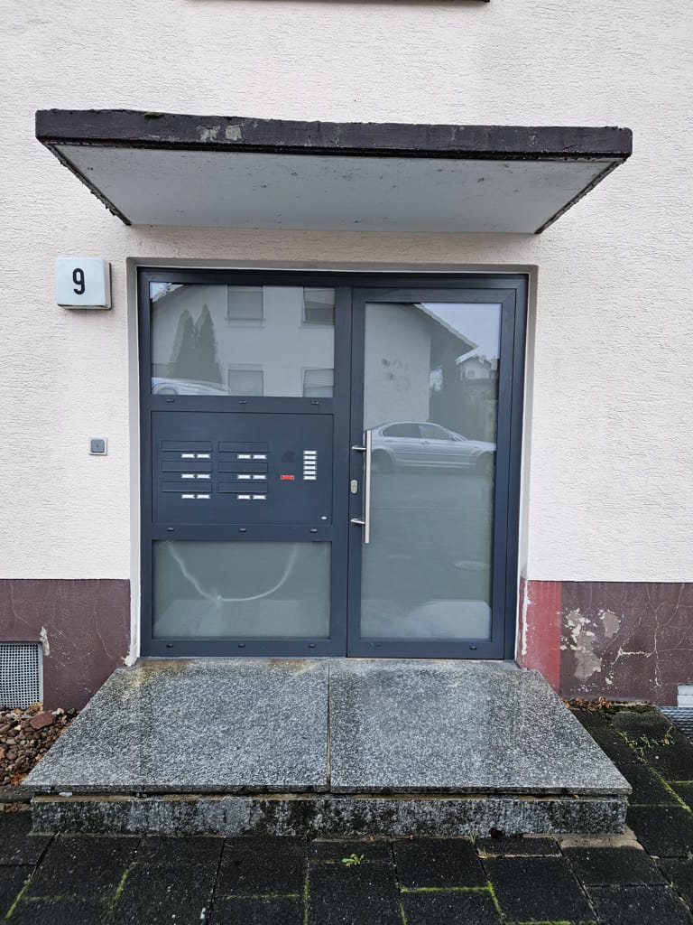 Aluminium Haustür mit Briefkastenanlage, Haustür, ALUHAUS, Aluminium Eingangstüren in Hanau, Gelnhausen, Babenhausen und Umgebung